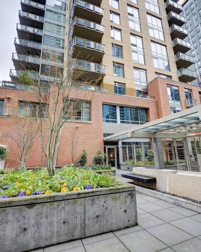 Indulge in all South Lake Union Has to Offer - Indulge in all South Lake Union Has to Offer Condo Unit S-906