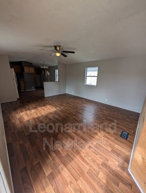Photo - 515 Orme Ave