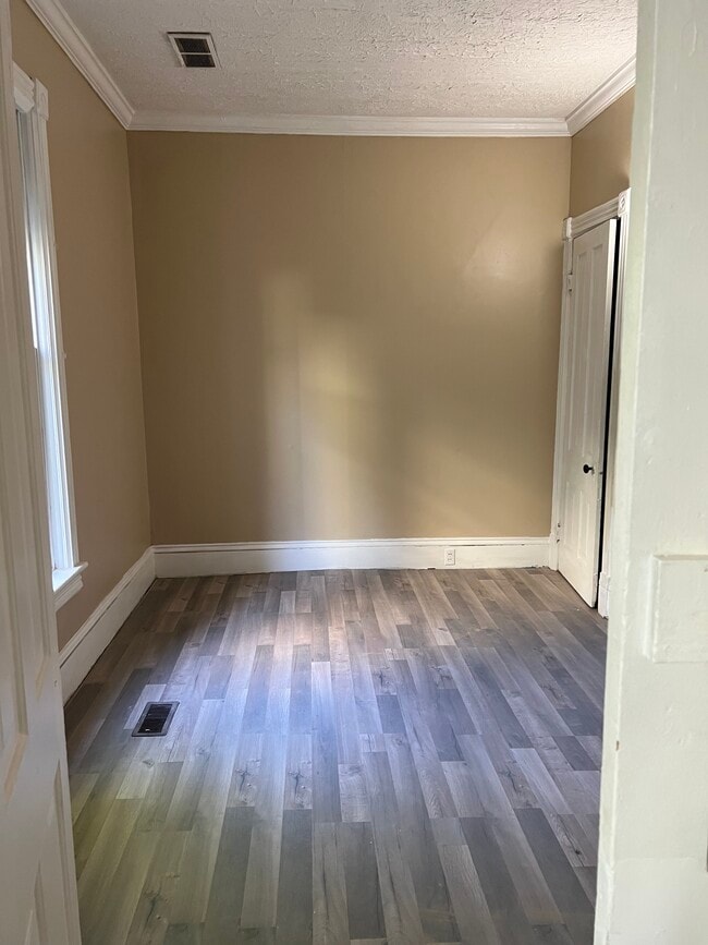 Photo - 135 W 1st St Unidad 2