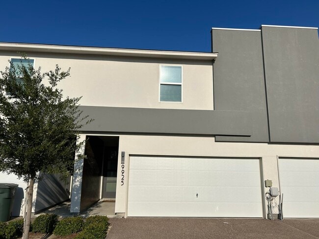 Building Photo - 9925 Kaspar Dr Unit 9925