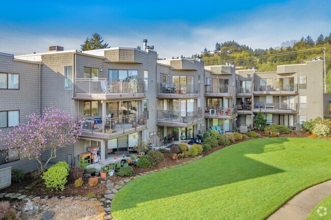 Photo - Willamette Shores Condominiums