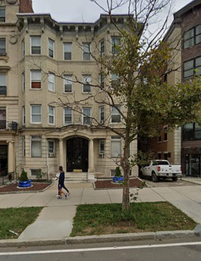 Building Photo - Fenway Living!! 1 Bed Split or 1 Bed
