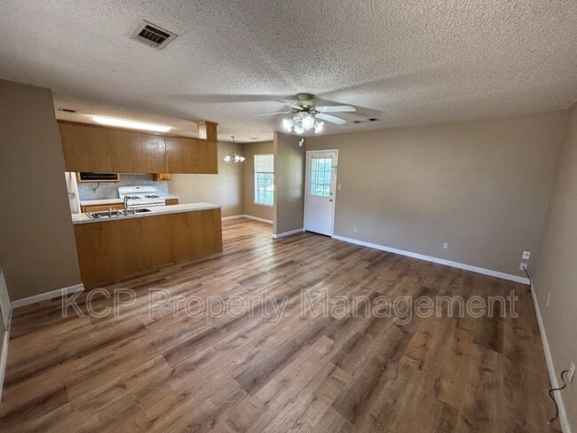 Building Photo - 900 S 38th St Rental