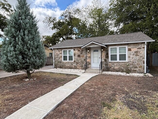 Building Photo - 505 Fort Clark Dr