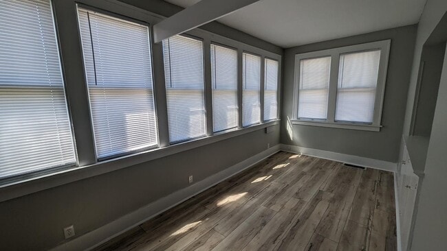 Photo - 838 E 3rd St