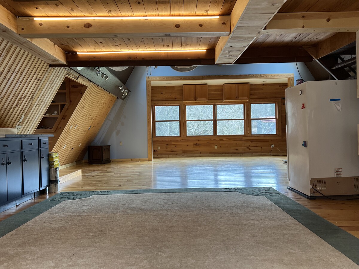 Gran sala - 1930 White Day Creek Rd