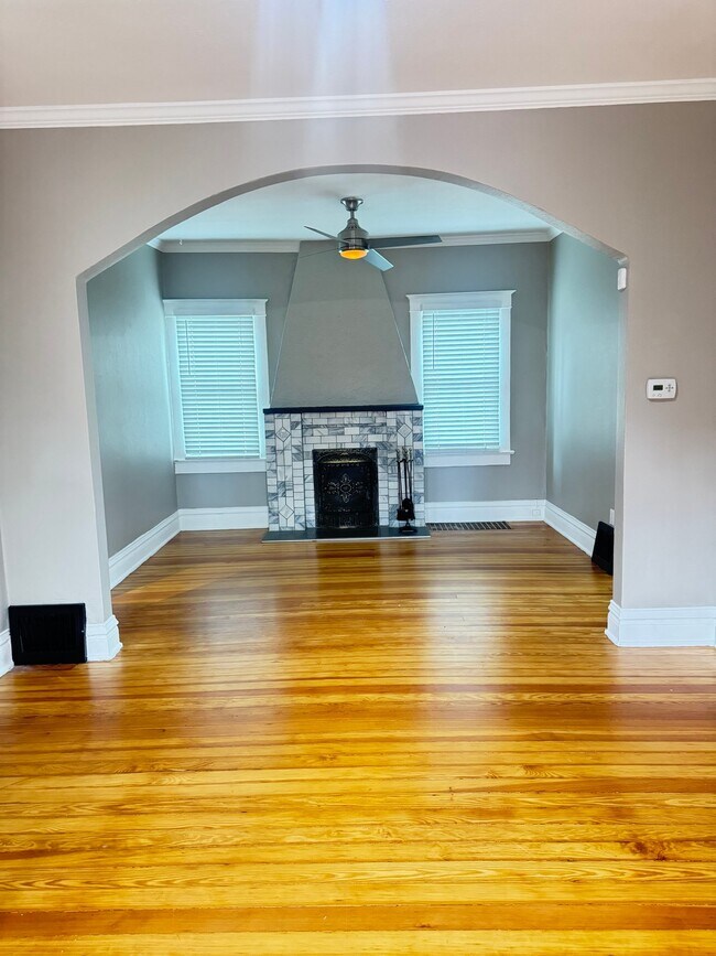 Photo - 352 S Pennsylvania St