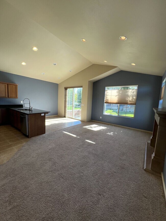 Photo - Spacious 6-Bedroom Home with 2 Kitchens in...