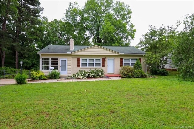 Photo - 121 Marshdale Ave SW