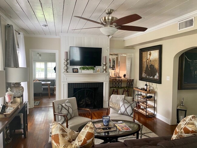 Photo - 693 N 23rd St