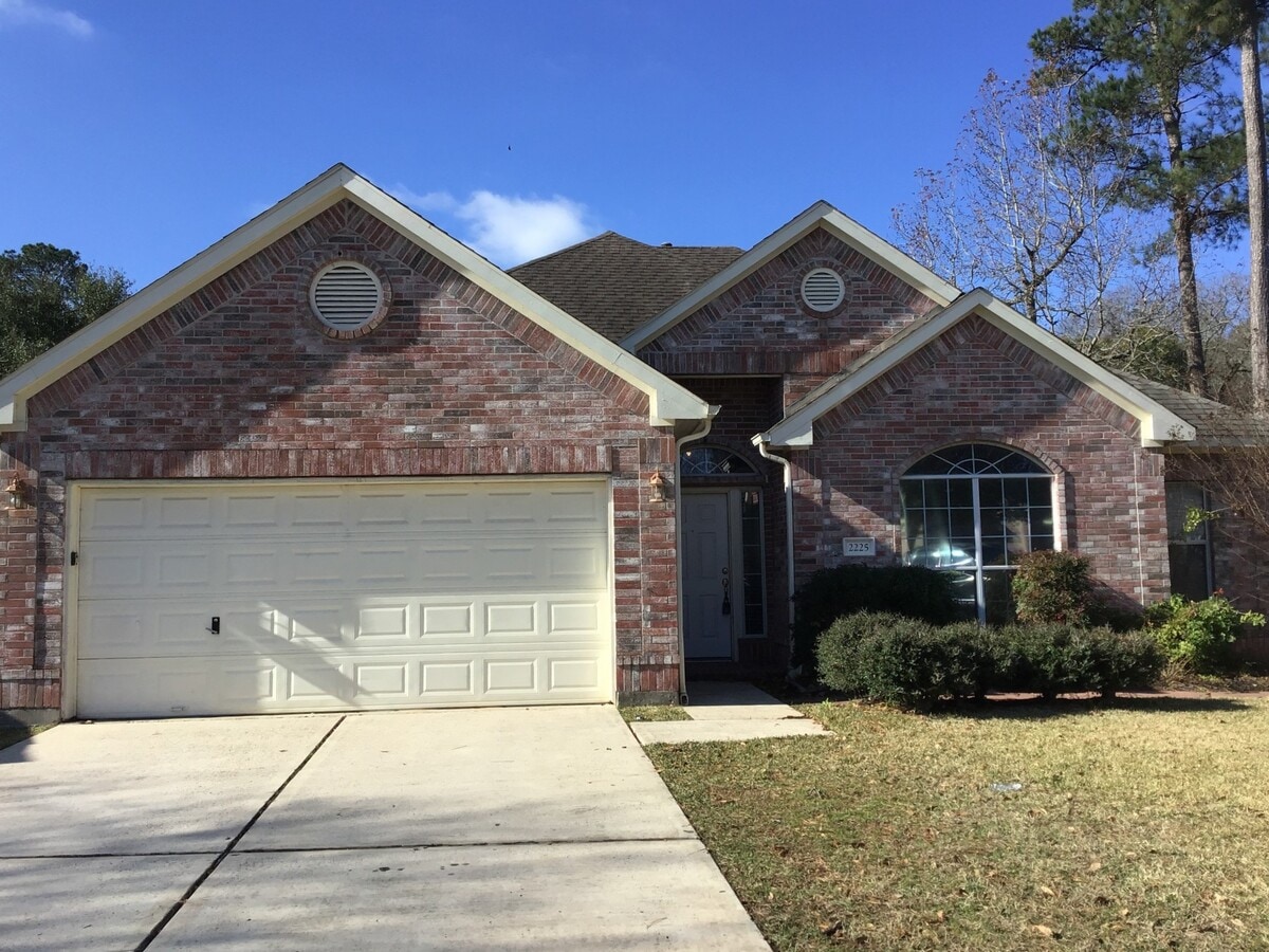 Photo - 2225 Highland Hills Dr