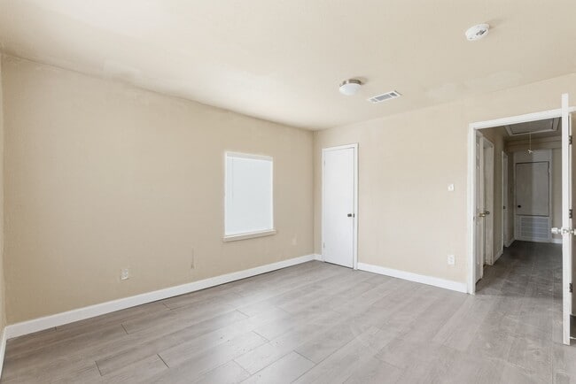 Building Photo - 2411 Leffingwell St