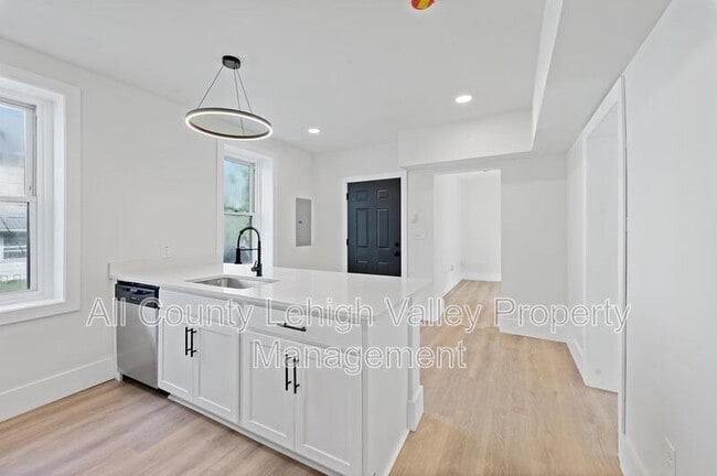 Photo - 122 E Goepp St Unit 1