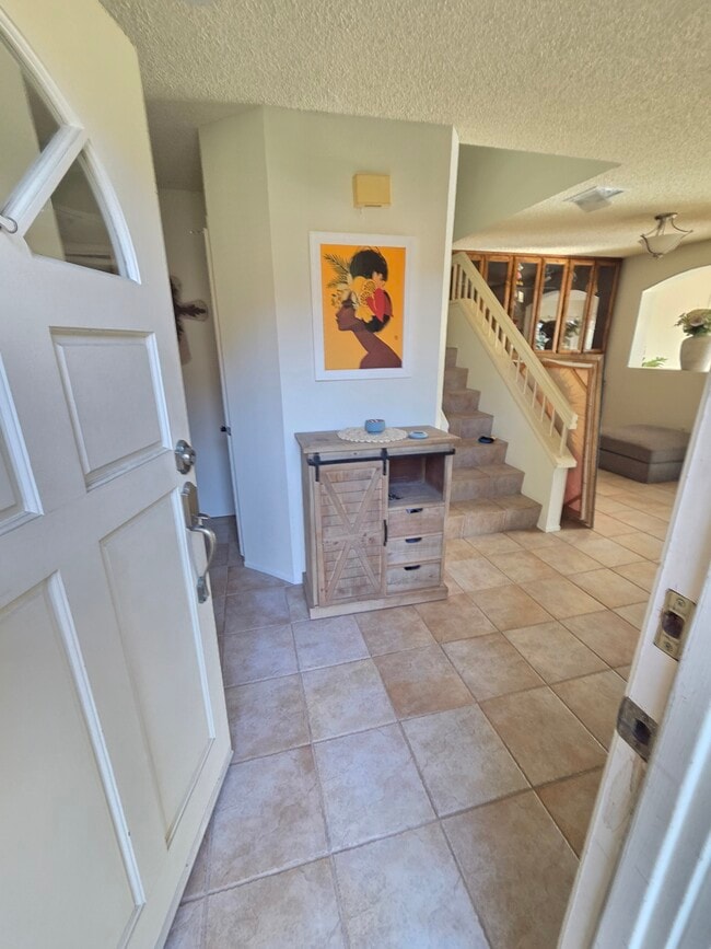 Photo - 740 Edgewater Dr