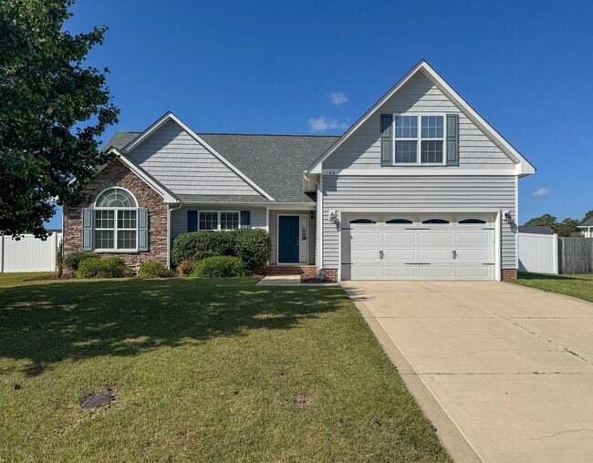 Building Photo - Charming 3 Bed 2 Bath Raeford Home with Fe...