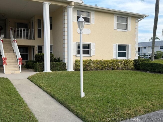 Building Photo - 670 E Lake Jasmine Cir Unit 106
