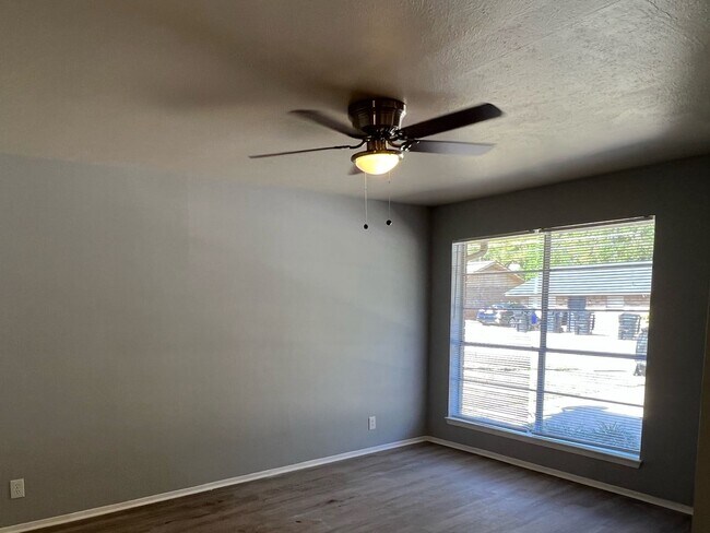 Photo - 2925-2925 Bernice Dr Unit 2923