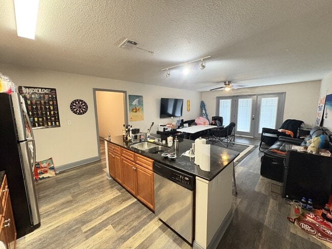Photo - 1612 Muscovy Way