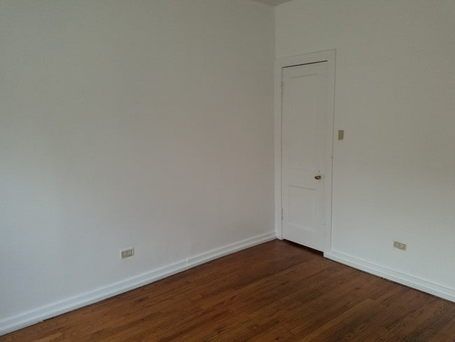 Building Photo - 910 W 77th St Unit 1 Rental