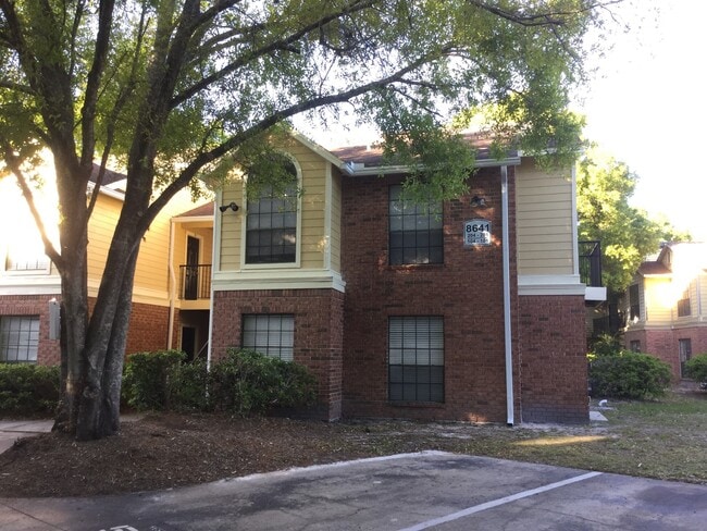 Building Photo - Come see this 1 bedroom, 1 bath condo for ... Unit 102