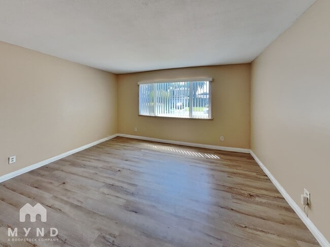 Photo - 6629 50th St