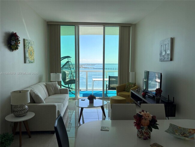 Photo - 218 SE 14th St Unidad TS307