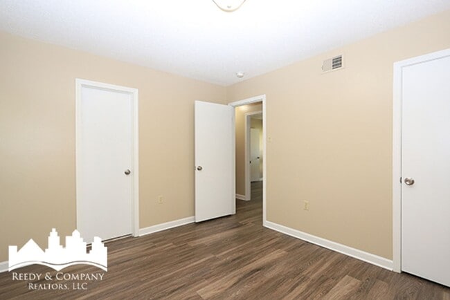 Photo - 453 Fox Valley Dr