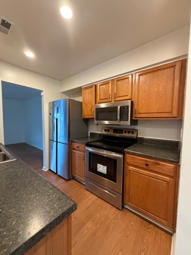 Photo - 1046 Commonwealth Pl