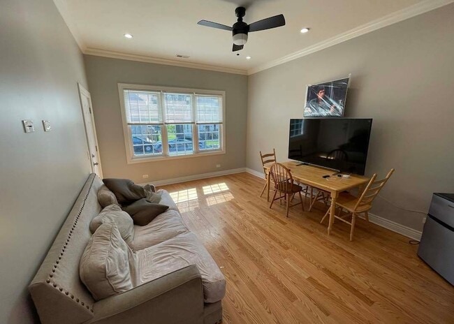 Photo - 4829 S Justine St Unit 1