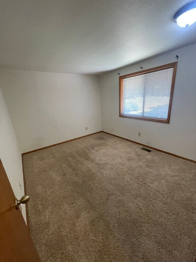 Building Photo - 3 Bedroom Home on Large Corner Lot!