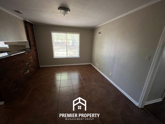 Photo - 5435 Whitworth Rd