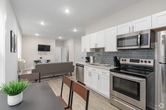 1BR, 1BA - 603SF - Kitchen - Fairmount Square