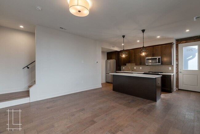 285 E 4th Ave