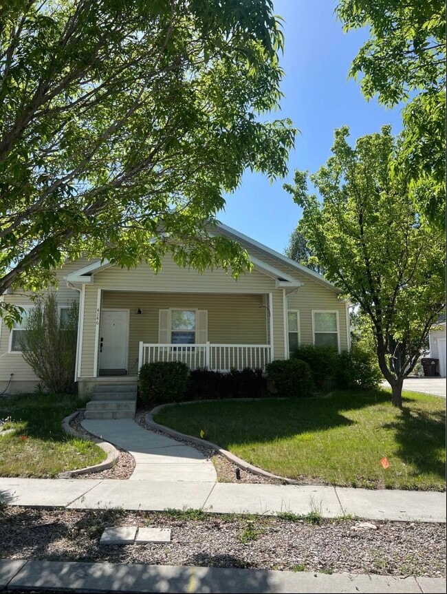 Building Photo - 4146 NE Pinion Cir Rental