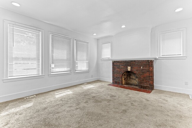 Photo - 2964 Leslie St Unit 1