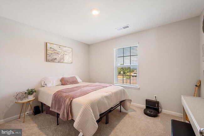 Photo - 171 Centergate Dr