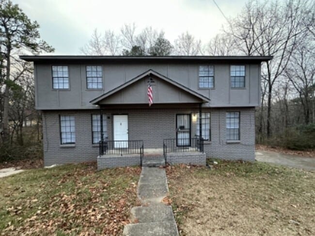 Photo - Charming Duplex for Rent- Spacious and Convenient Living!