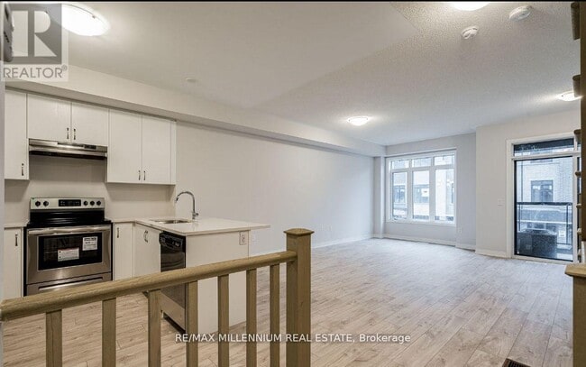 Photo - 585 Colborne St E