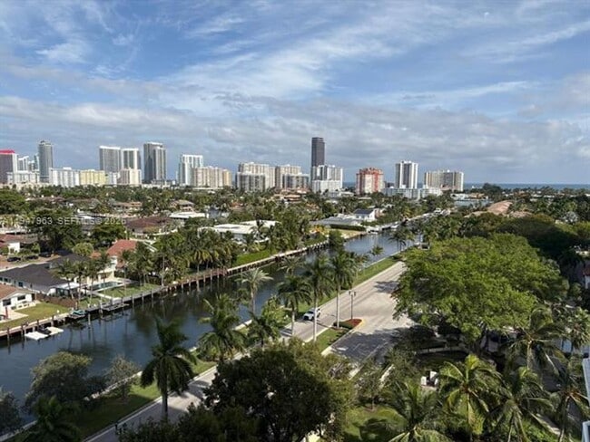 Photo - 3600 Yacht Club Dr Unit 3600 Yacht Club Dr  1001