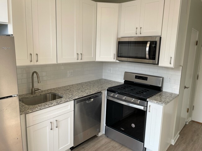 2677 N Lincoln Ave, Chicago, IL 60614
