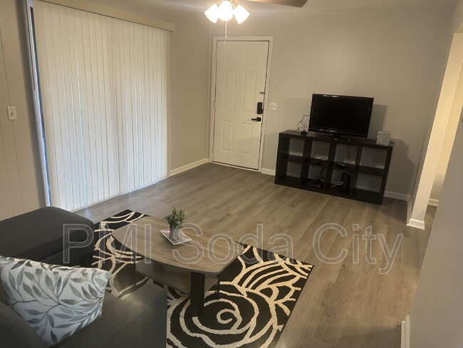 Building Photo - 105 Thornwell Ct Unit G