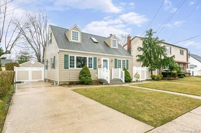 Photo - 250 N Rutherford Ave