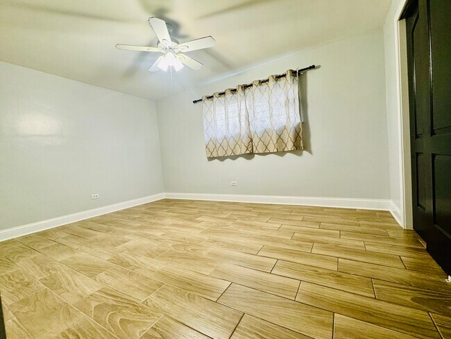 Photo - 2343 S Lombard Ave