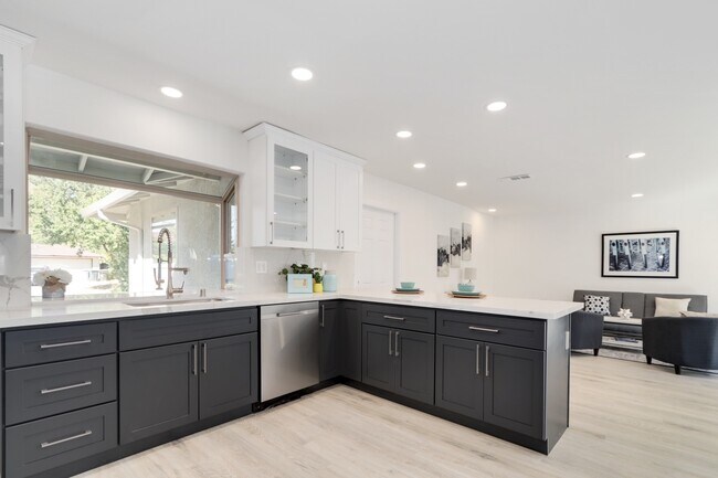 Kitchen - 2706 Ganges Pl