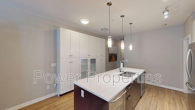 Photo - 1720-310 10 St SW