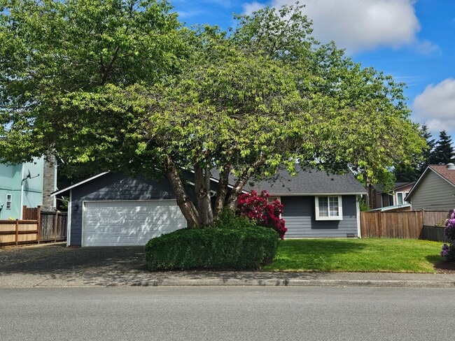 Building Photo - 609 N Granite Ave