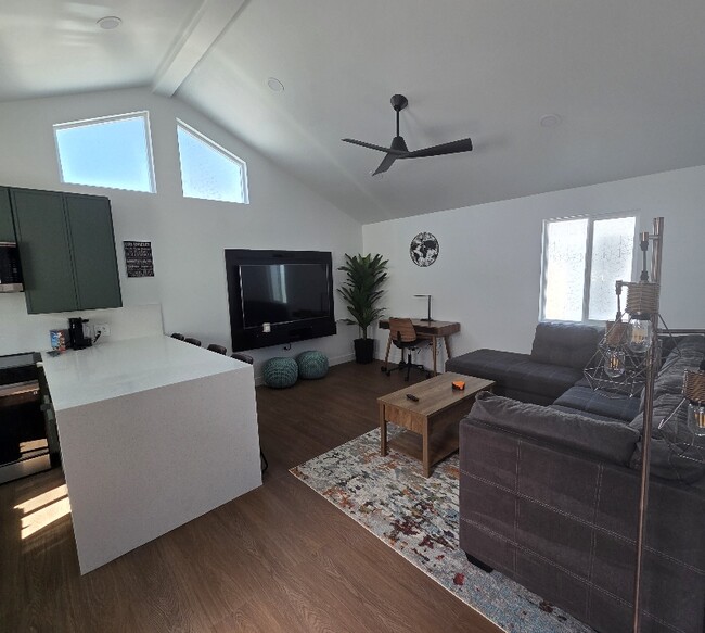 Building Photo - 6611 Winnetka Ave