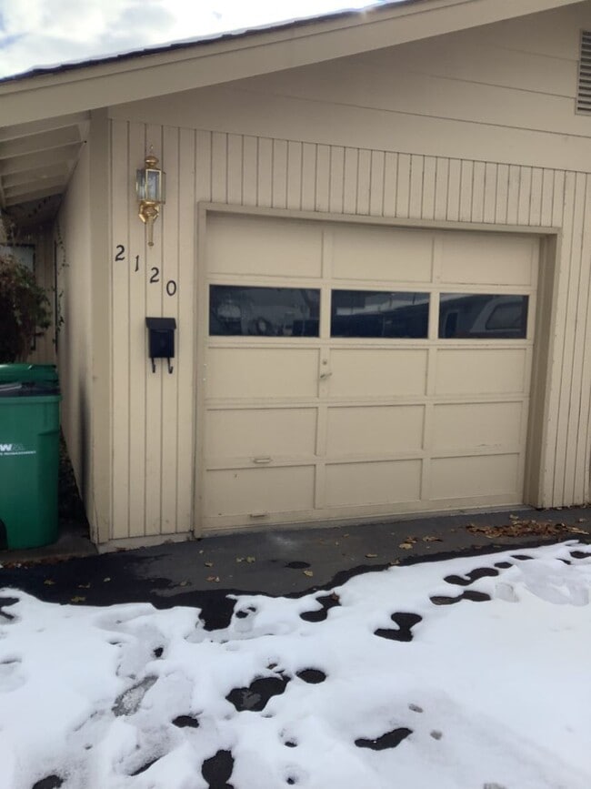 Building Photo - Hascall - 2118-2120 Eberlein Ave. - PM 11302022 Unit 2118 Eberlein Ave.