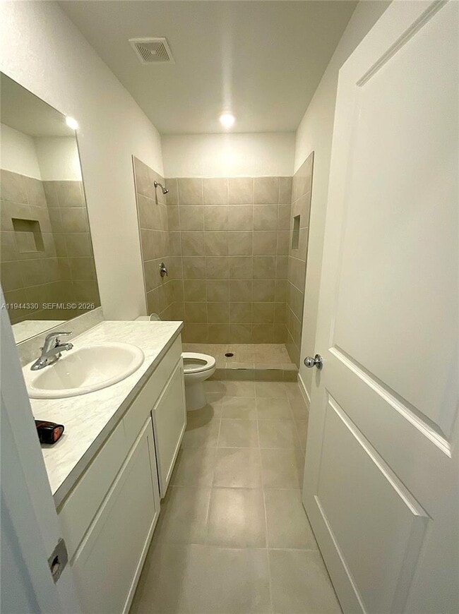 Photo - 453 NE 13th St