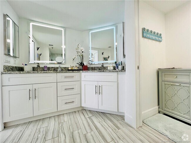 Building Photo - 9650 S Ocean Dr Unit 1409 Rental